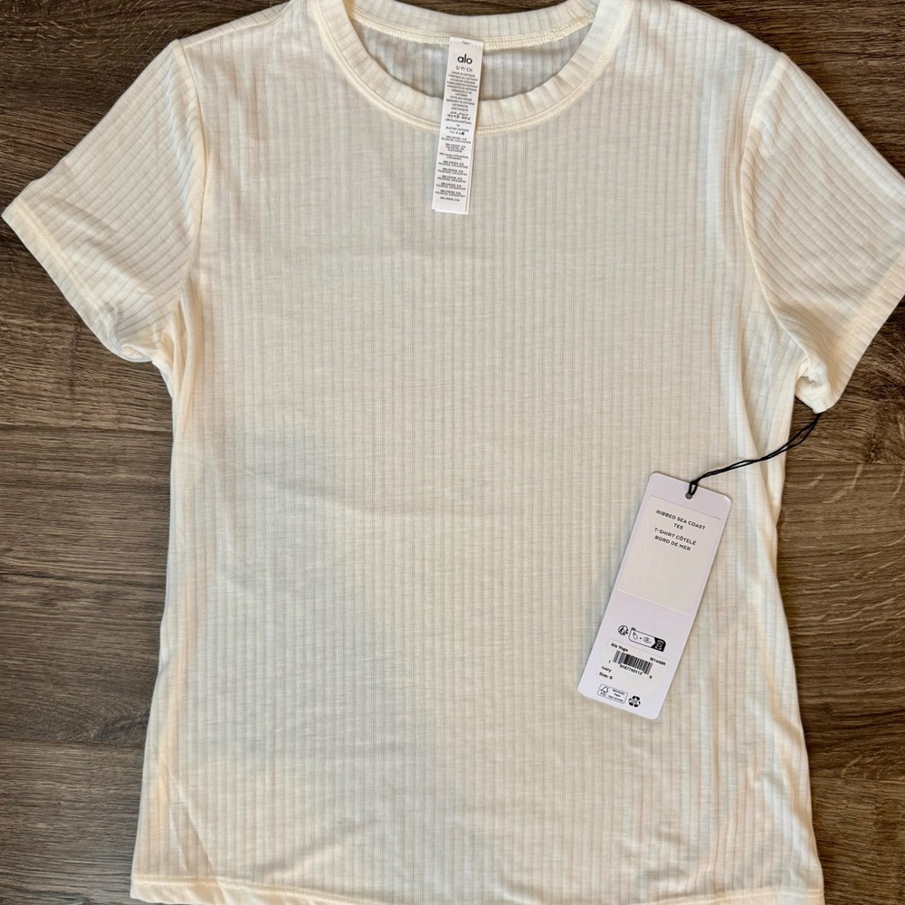 NWT Alo Yoga Sea Coast tee